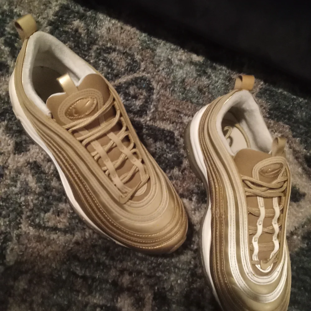 Nike Metallic Gold Slip-On Air Max - Picture 1 of 7